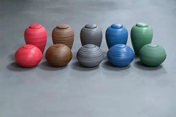 10_haandlavede_urner_forskellige_farber