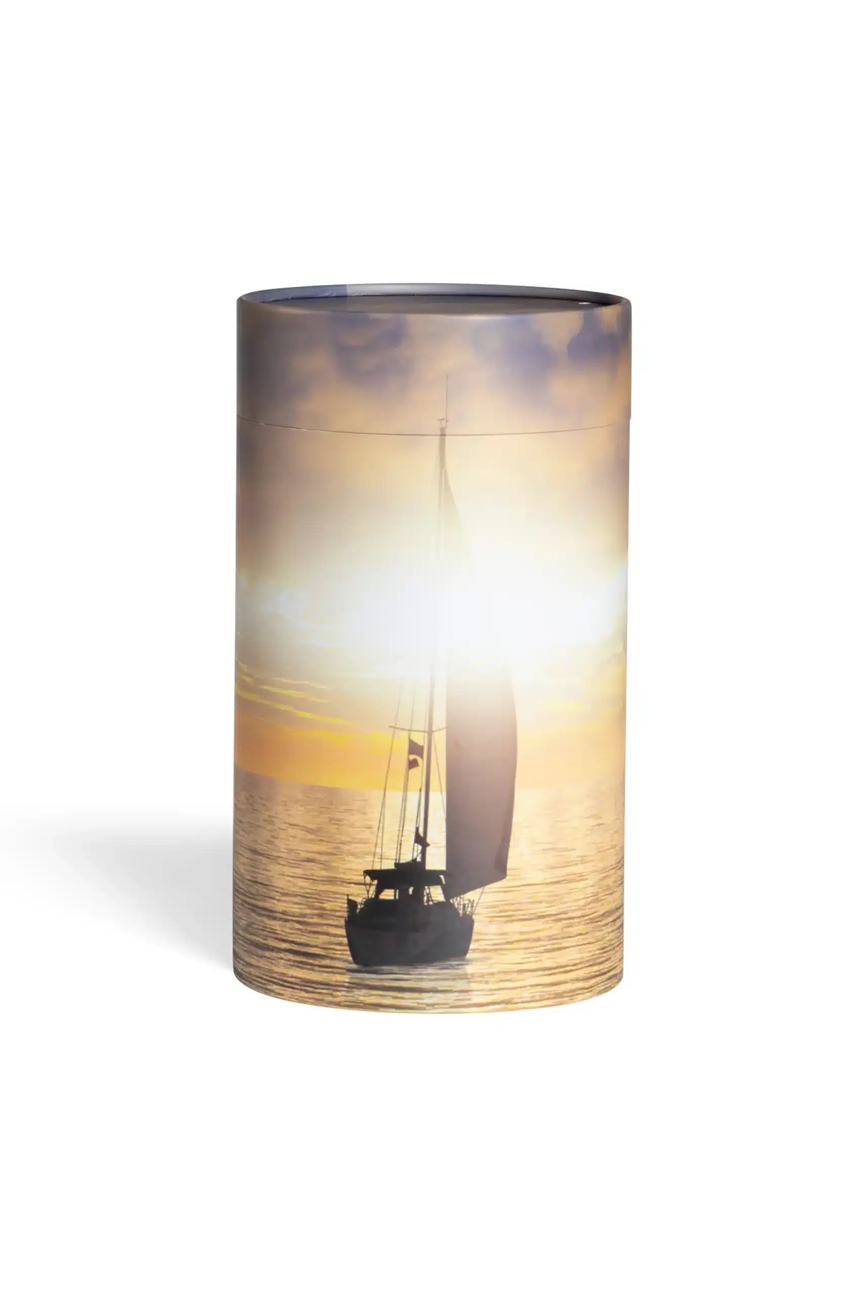 Askerør med skib ved solnedgang
