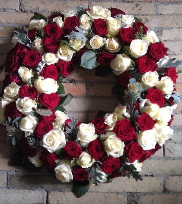 Rød og hvid rose krans