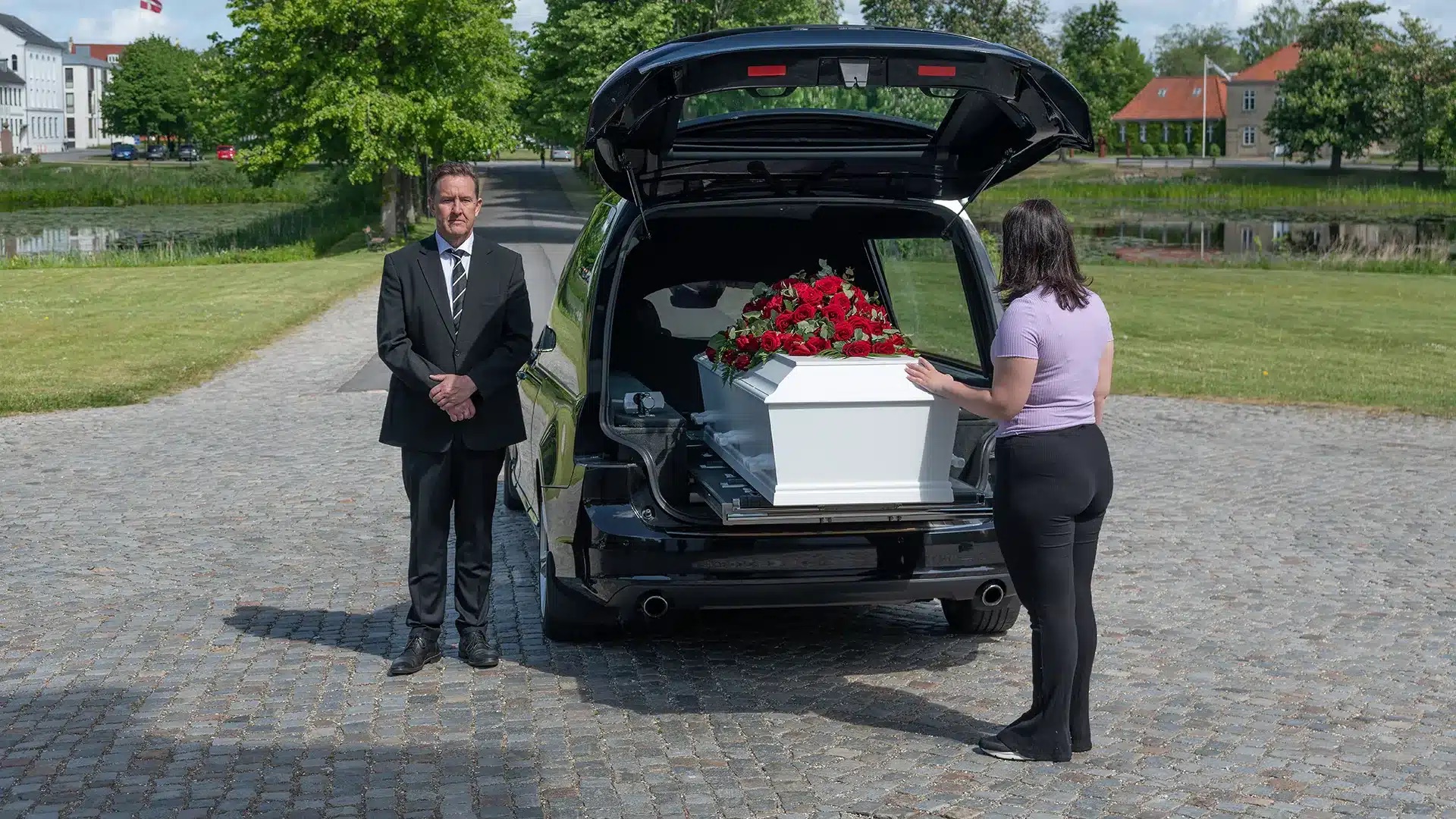 rustvogn_bag_aaben_med_bedemand