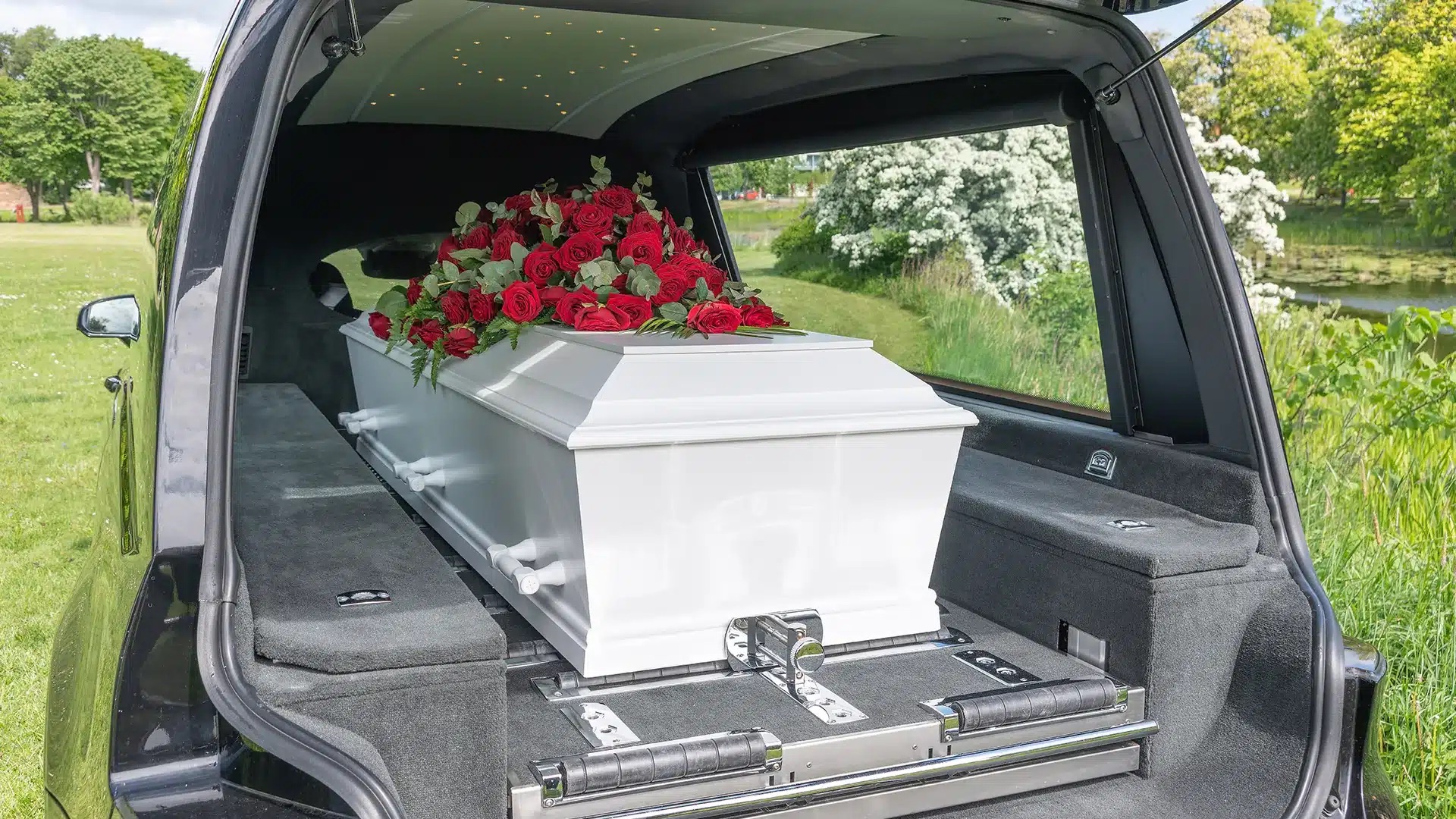 rustvogn_bag_aaben_med_kiste