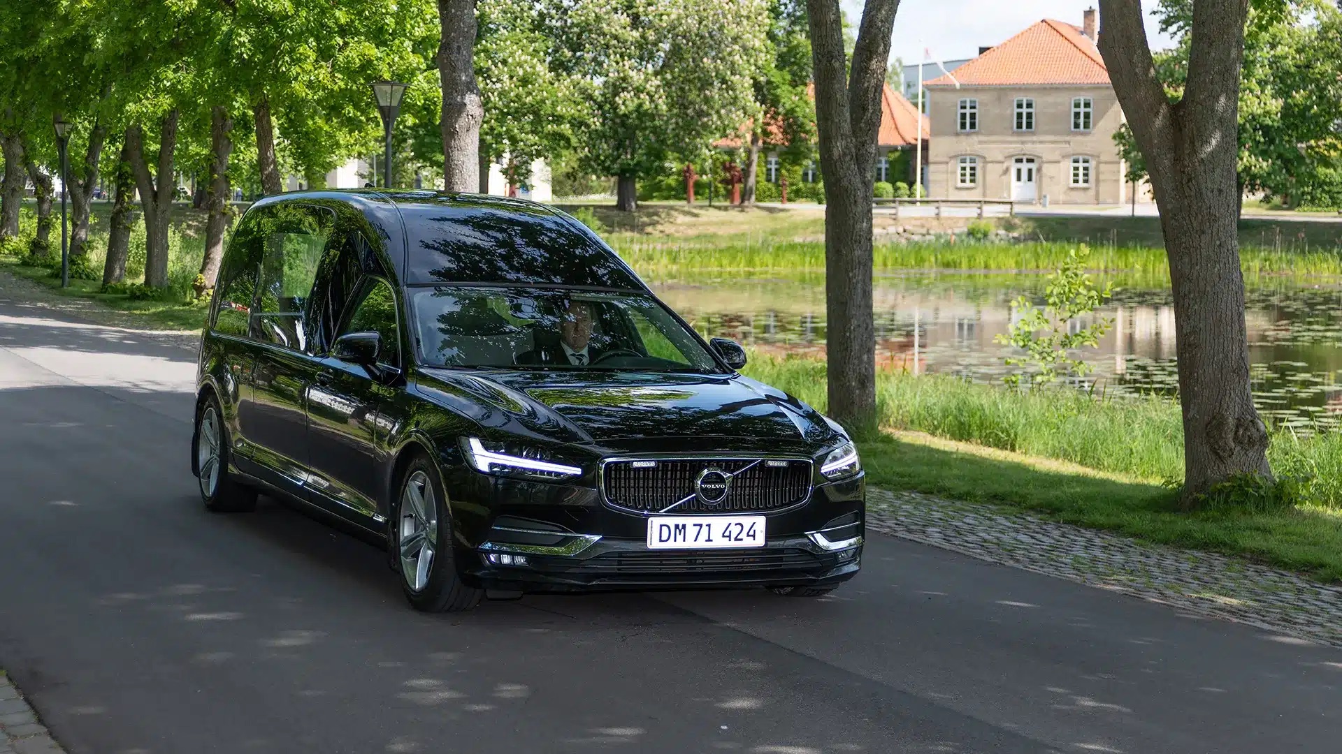 rustvogn_paa_vej_forfra_skraa