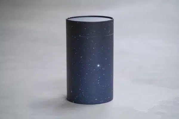 urne_moerkblaa_med_stjernehimmel